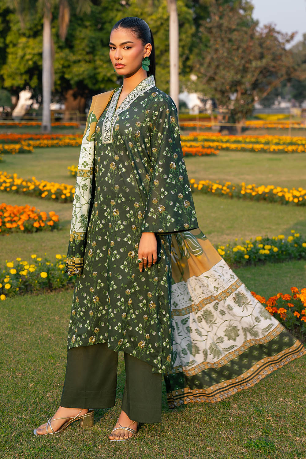 3 Piece Printed Lawn Suit with Embroidered Neckline SD-52219 - Image 3