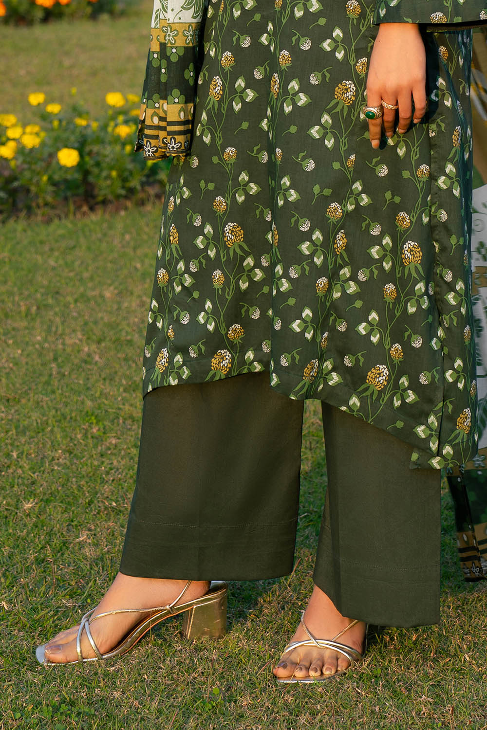 3 Piece Printed Lawn Suit with Embroidered Neckline SD-52219 - Image 5