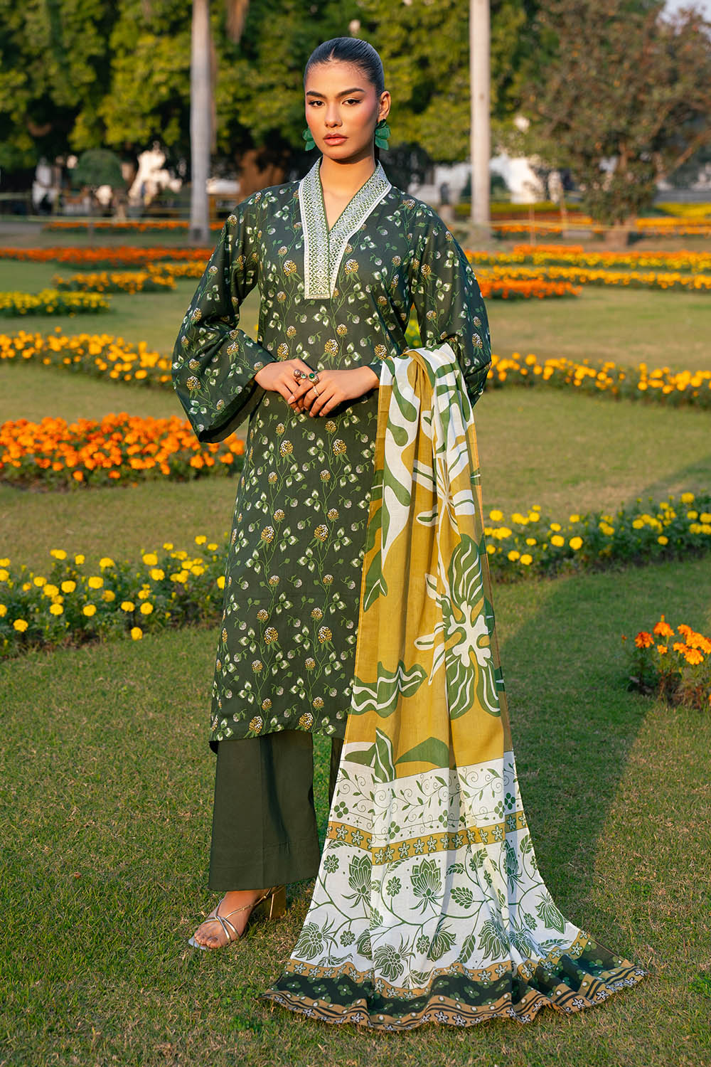 3 Piece Printed Lawn Suit with Embroidered Neckline SD-52219 - Image 6